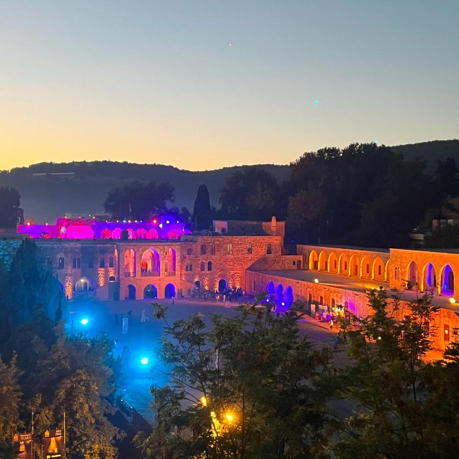 Beit Lebbos Boutique Hotel ベイト・エッディーン エクステリア 写真