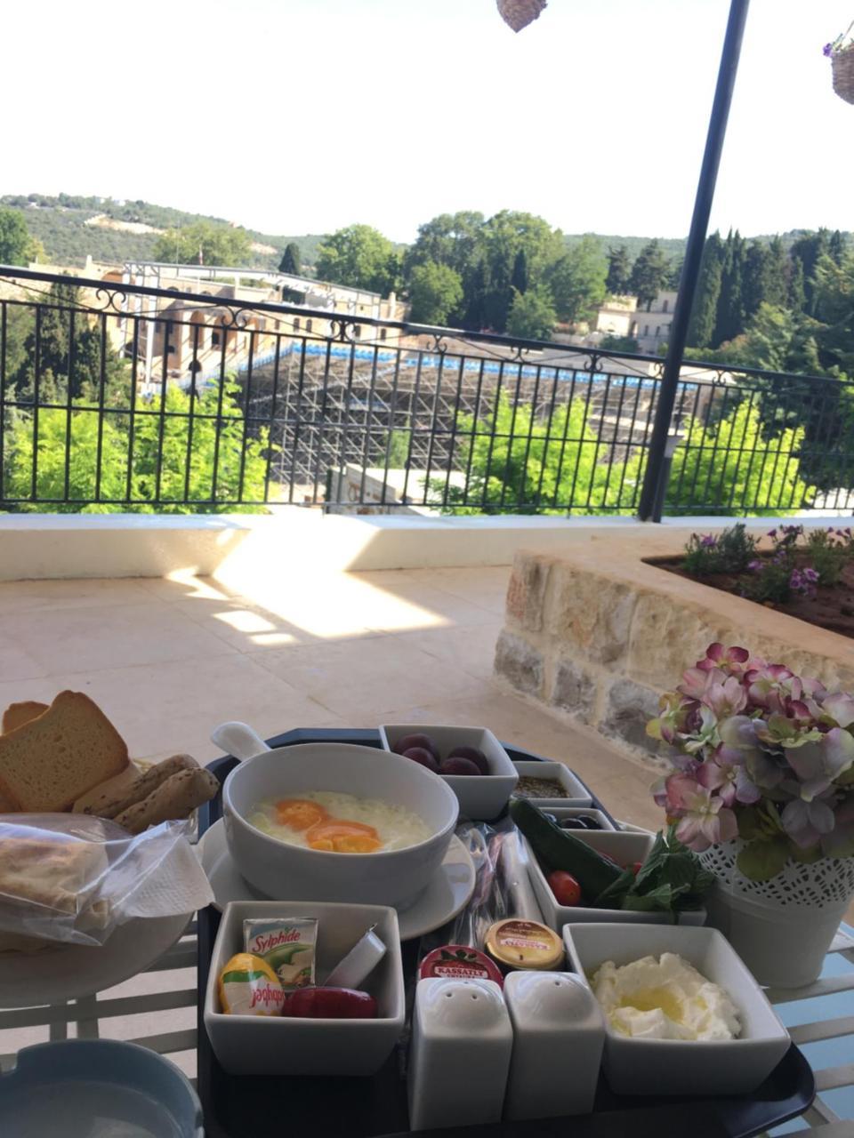 Beit Lebbos Boutique Hotel ベイト・エッディーン エクステリア 写真